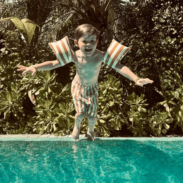 Swim Essentials Flow | Bruin/Witte Zwembandjes 2-6 jaar